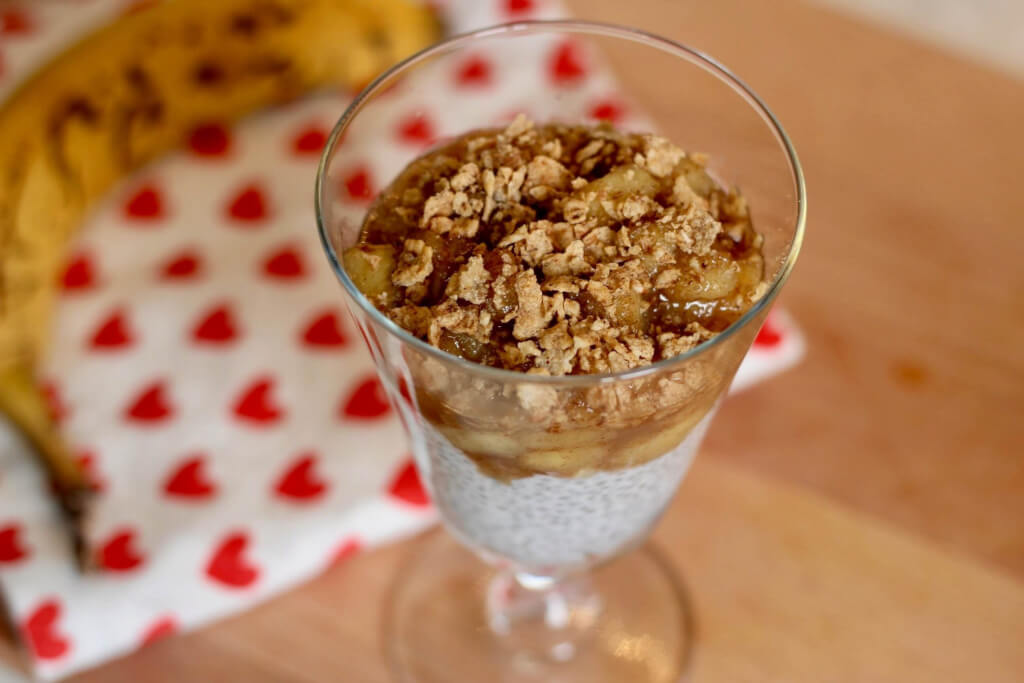 chia pudding com banana e granola